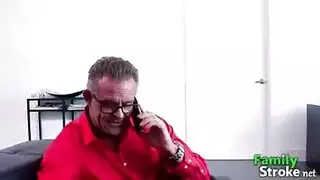 الصبي والأم الروسيه