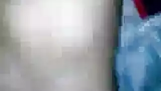 الأمريكية الساخنة تتباهى بصدرها وفرجها المشعر لمعجبيها