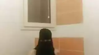 إثارة محجبات: هذه البنات المحجبات تحب الجنس الشرجي العنيف