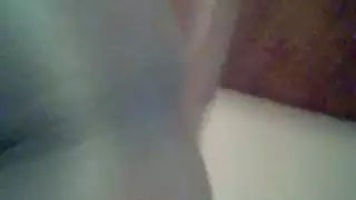 أليس ترتدي حمالة صدرها المثيرة لمشهد مص وركب إباحي