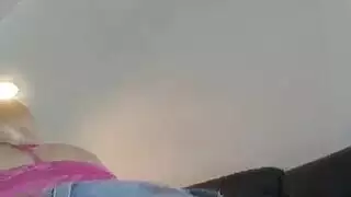 وضعية الكلب في المطبخ مع عاهرة الكعب العالي شارلوت