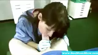 ٩ أثداء كبيرة وإيلاج عميق في حركة إكس إكس إكس خبيرة