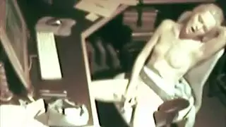 إباحية صريحة: لا تستطيع التوقف عن ركوب زبه