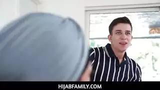 مشهد زميلات الغرفة: أثداء ومؤخرة مثالية يتم لعقها ونكاحها من قبل باركر أمبروز