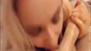 فتاة إبنوس تشيري ديفيل تحصل على فرك مهبلها الضيق بعد مص قضيب صلب بعمق