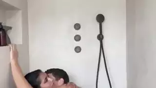 ياسمينة المفلسة تطالب بضربة قاسية في الحمام