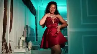 فتاة ديسية موثقة تحصل على إصبع و جماع في فتحاتها الضيقة