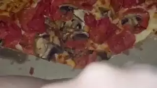 لعب طعام صريح: بيتزا وآيس كريم يخنقان فرج مراهقة