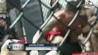 جماع جماعي في نادي الملاكمة: تركية نحيلة سمراء تبتلع كل السائل المنوي