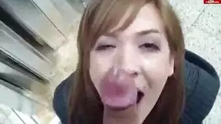 الشقراء جايلا في علاقة جنسية جماعية جامحة في النادي الليلي