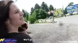 يدخل عليها المرحاض