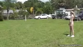 حفلة جنسية بجانب المسبح مع شابين عاريين