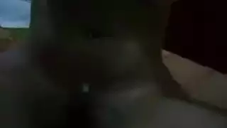 تلمس نفسها وهي تئن: قضيبك يجعلني أشتهي، حبيبي