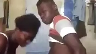 تاجر رجل زنجي في الفندق