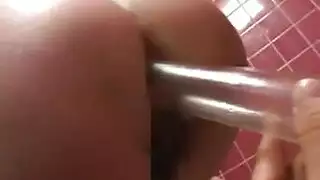 أم مثيرة تلمس نفسها قبل أن تمارس الجنس بقوة