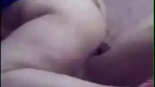 فيلم إباحي مصري: فتاة ممتلئة تخدم قضيب رجل