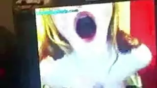 سمراء ممتلئة الجسم وصديقتها يحصلان على نشاط مثلية مع زوجة الأب